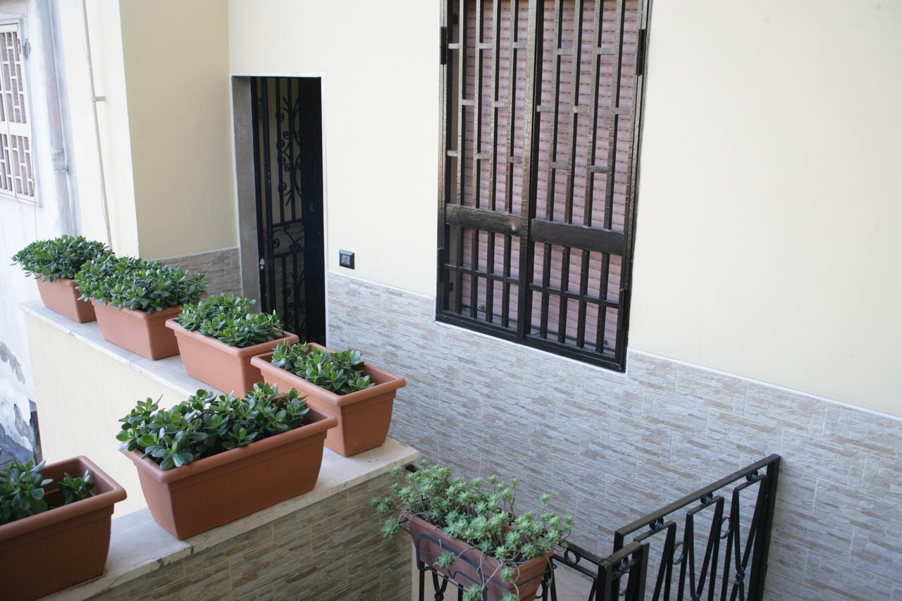Casa Carmen Apartment Наполи Екстериор снимка